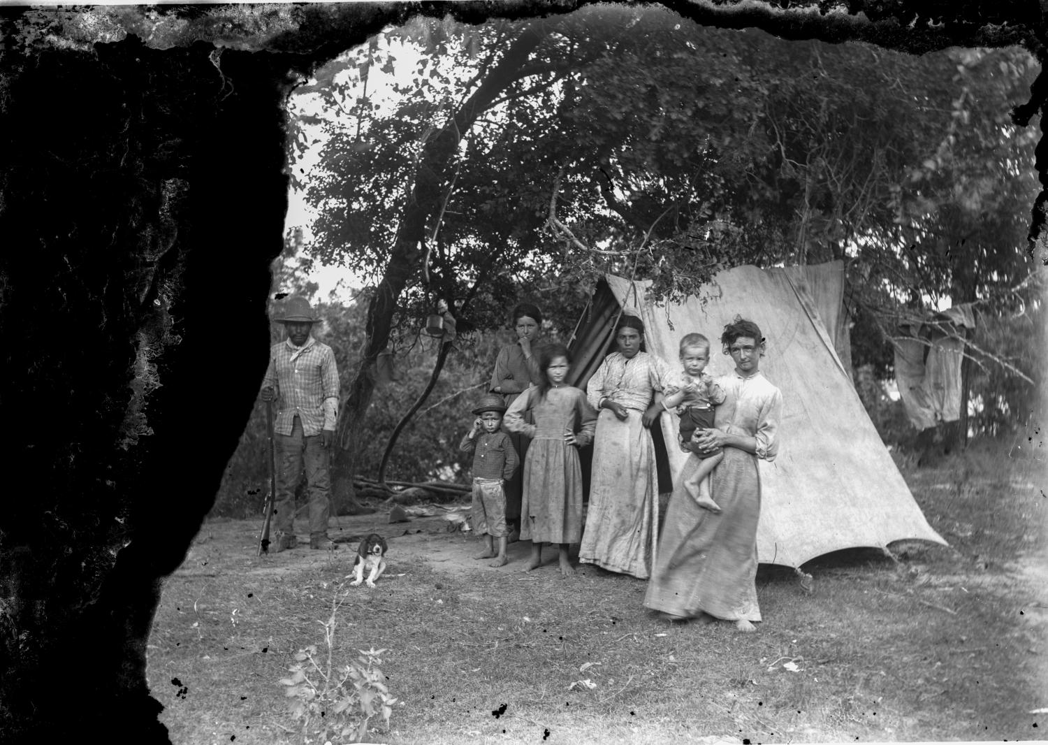 Unknown cedar-chopper family in rural Travis County, ca. 1900. Originally posted to r/Austin by u/s810, January 14, 2023; mirrored under non-commercial educational reuse.